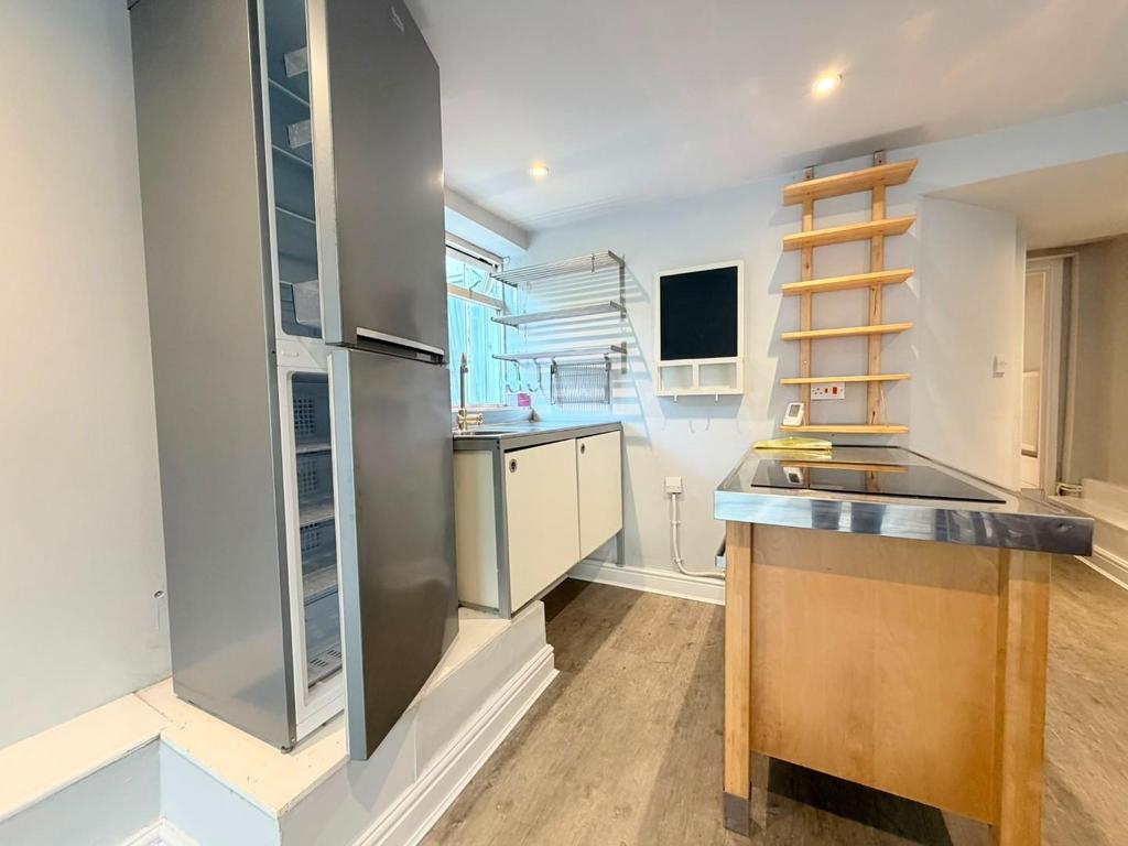 Apartment in Hove - View 4