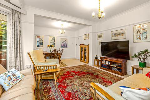 2 bedroom flat for sale, Knighton Court, Knighton, Park Road, Leicester