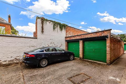 2 bedroom flat for sale, Knighton Court, Knighton, Park Road, Leicester
