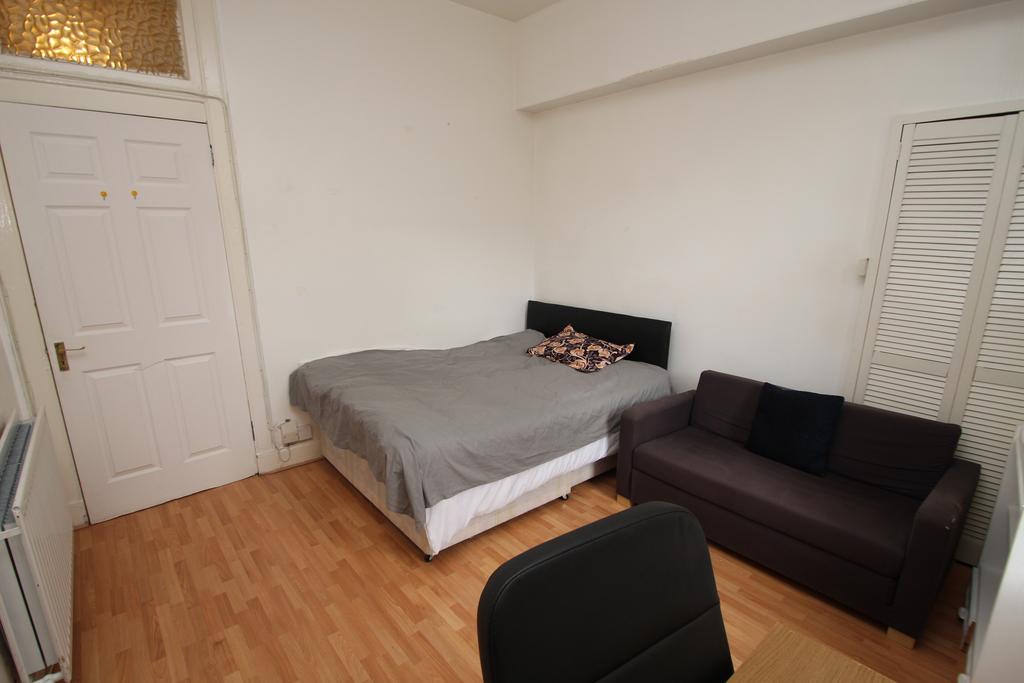 Apartment in Glasgow - View 3