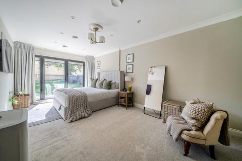 4 bedroom detached bungalow for sale, Coppermill Road, Wraysbury, TW19