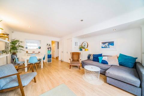 3 bedroom semi-detached house for sale, Mallard Close, London W7