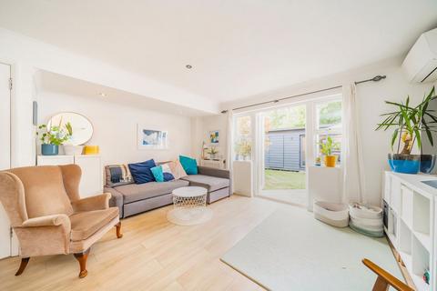 3 bedroom semi-detached house for sale, Mallard Close, London W7