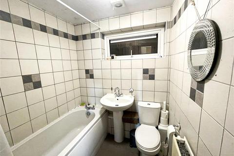 1 bedroom flat for sale, Neston Gardens, Leicester