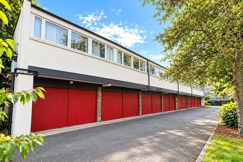 2 bedroom flat for sale, Combe Avenue, London SE3
