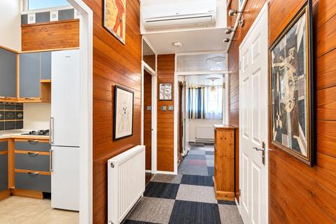 2 bedroom flat for sale, Combe Avenue, London SE3