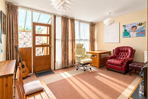 2 bedroom flat for sale, Combe Avenue, London SE3
