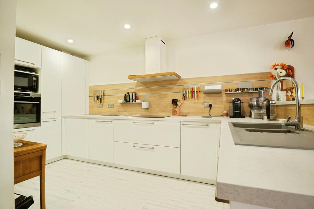 Apartment in Cardiff - View 3