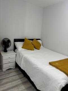 Studio to rent, Richmond Close, Bletchley MK3