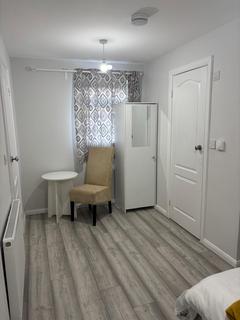 Studio to rent, Richmond Close, Bletchley MK3