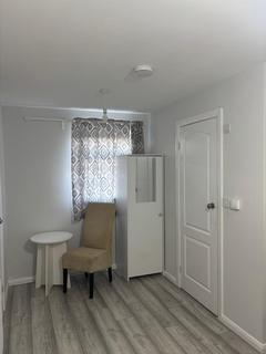 Studio to rent, Richmond Close, Bletchley MK3