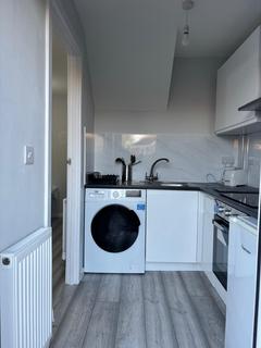 Studio to rent, Richmond Close, Bletchley MK3