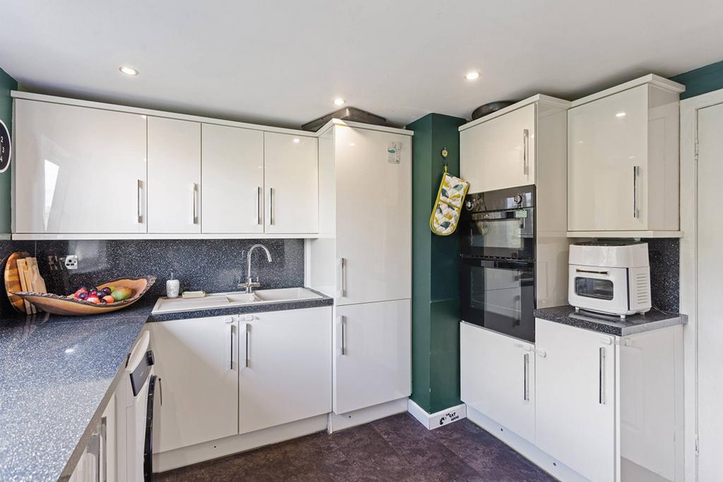 Apartment in Edinburgh - More