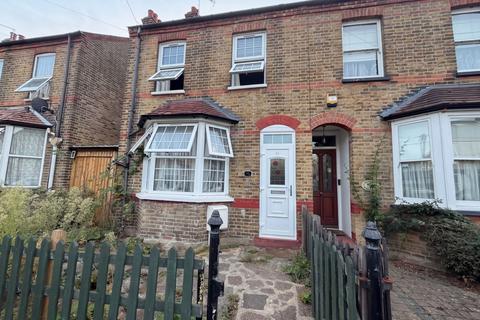 4 bedroom semi-detached house to rent, Hows Road, Uxbridge, UB8
