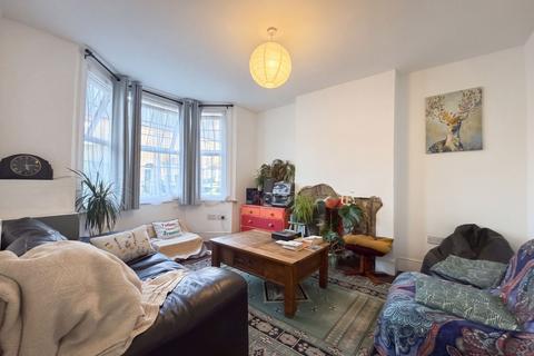 4 bedroom semi-detached house to rent, Hows Road, Uxbridge, UB8