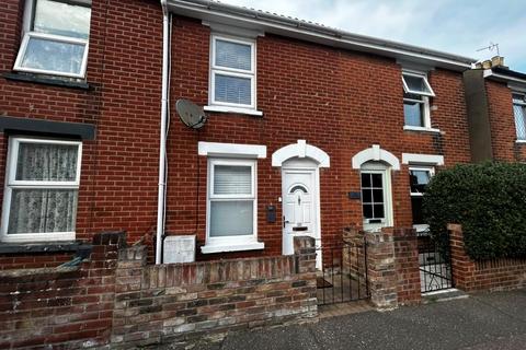 2 bedroom terraced house to rent, Kendall Road, Colchester, CO1