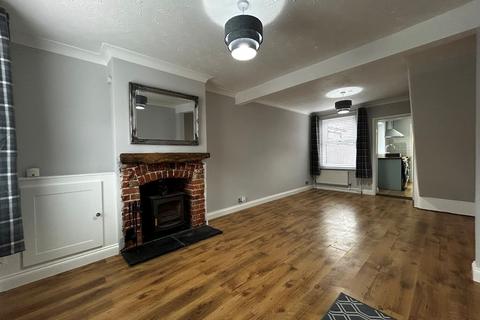 2 bedroom terraced house to rent, Kendall Road, Colchester, CO1