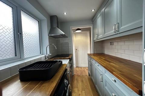 2 bedroom terraced house to rent, Kendall Road, Colchester, CO1