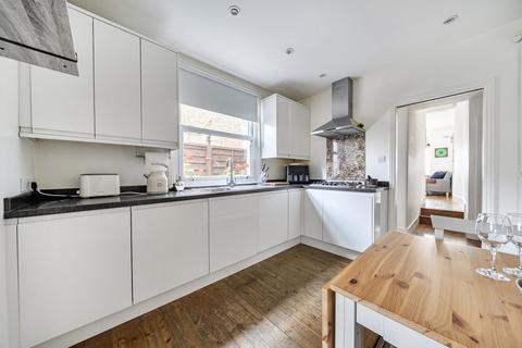 1 bedroom flat for sale, Denison Road, London, SW19