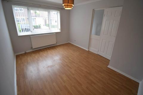 3 bedroom semi-detached house to rent, Kensington Close, Chester,