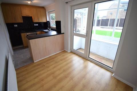 3 bedroom semi-detached house to rent, Kensington Close, Chester,