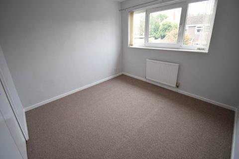 3 bedroom semi-detached house to rent, Kensington Close, Chester,
