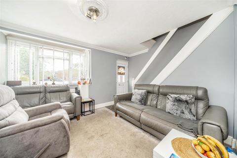 2 bedroom terraced house to rent, Hilliards Road, Uxbridge, UB8
