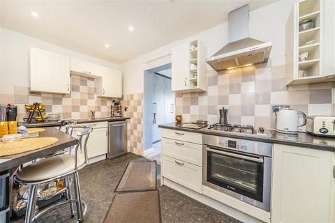 2 bedroom terraced house to rent, Hilliards Road, Uxbridge, UB8