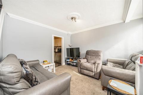 2 bedroom terraced house to rent, Hilliards Road, Uxbridge, UB8