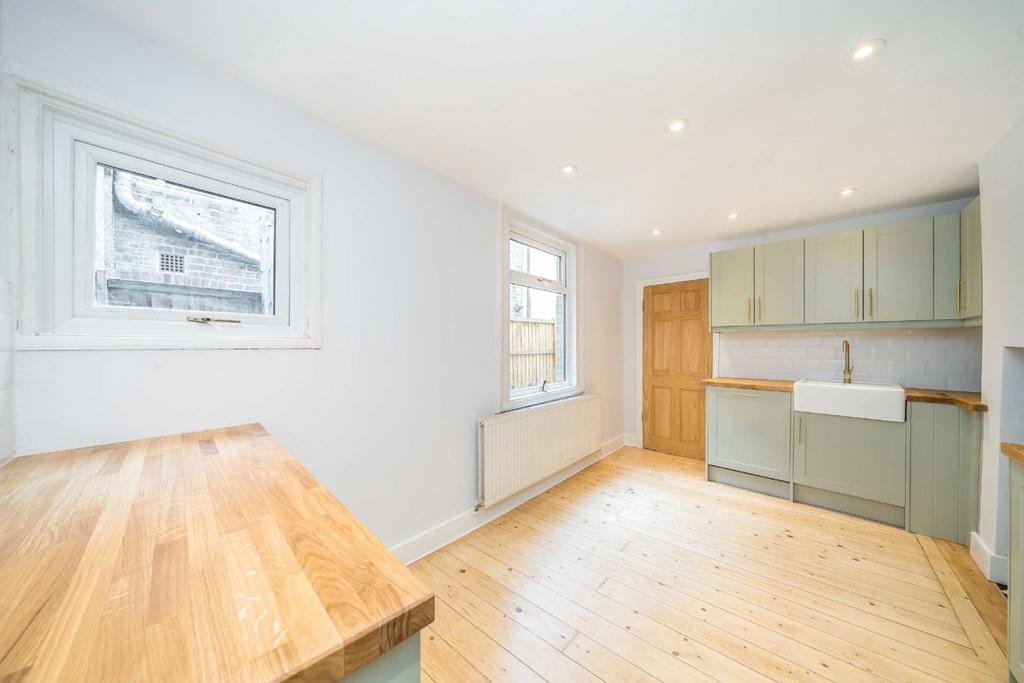 House in London - View 2
