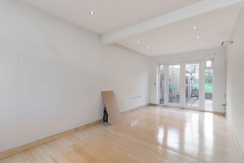 3 bedroom house to rent, Farm Avenue, Wembley, HA0