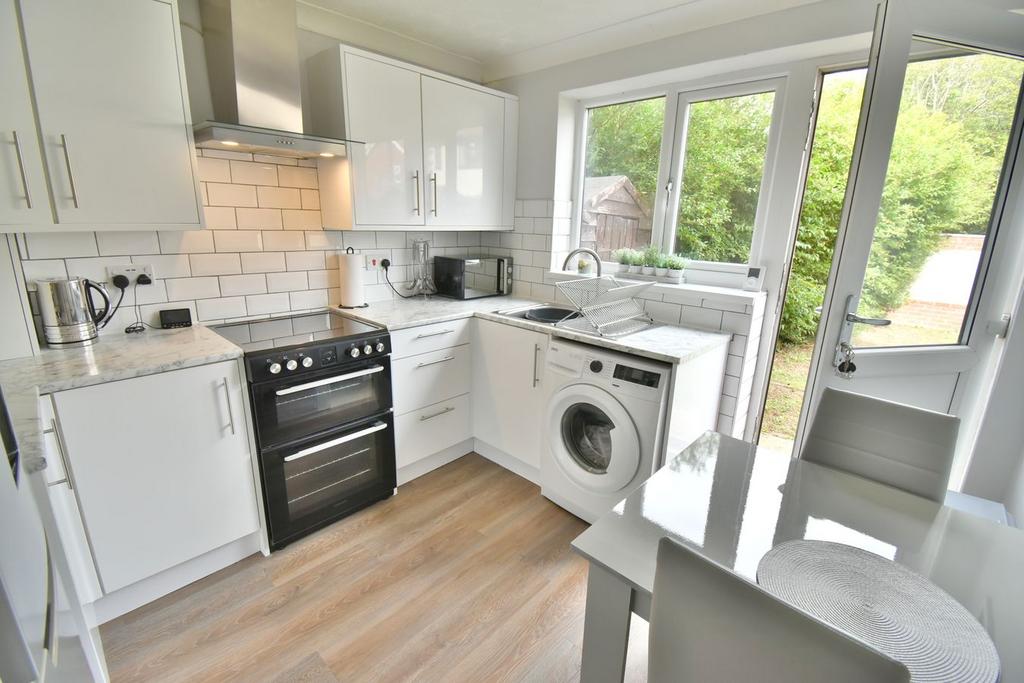 Apartment in Kinson, Ensbury, Bournemouth - View 3