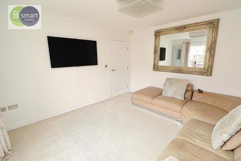 4 bedroom detached house to rent, Willow Lane, Rotherham S63