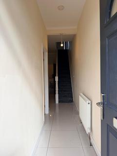 3 bedroom semi-detached house to rent, Old Road, Manchester