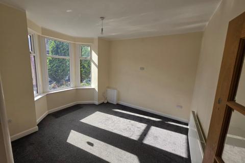 3 bedroom semi-detached house to rent, Old Road, Manchester