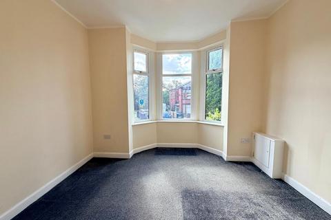 3 bedroom semi-detached house to rent, Old Road, Manchester