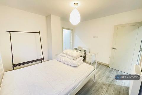 1 bedroom flat to rent, Lovell House, Uxbridge, UB8