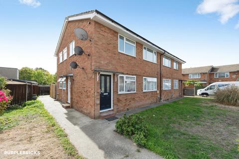 2 bedroom maisonette for sale, Peninsular Close, Feltham, TW14