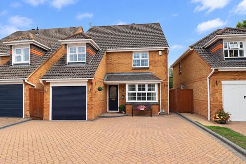 4 bedroom detached house for sale, Wisley Gardens, Farnborough GU14