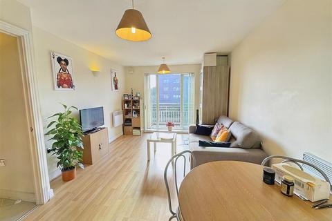 1 bedroom apartment for sale, Windmill Lane, London