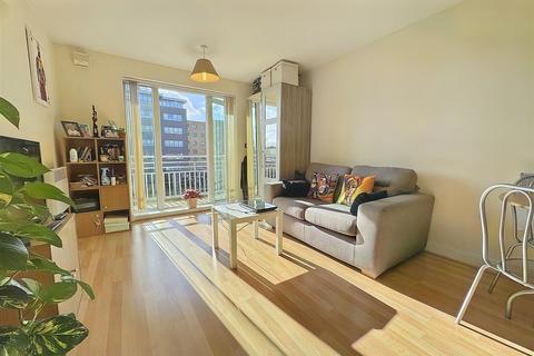 1 bedroom apartment for sale, Windmill Lane, London