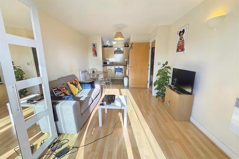 1 bedroom apartment for sale, Windmill Lane, London