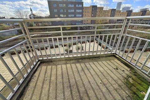 1 bedroom apartment for sale, Windmill Lane, London