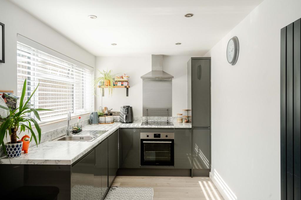House in Bristol, Lodway, Pill and Easton-in-Gordano - More