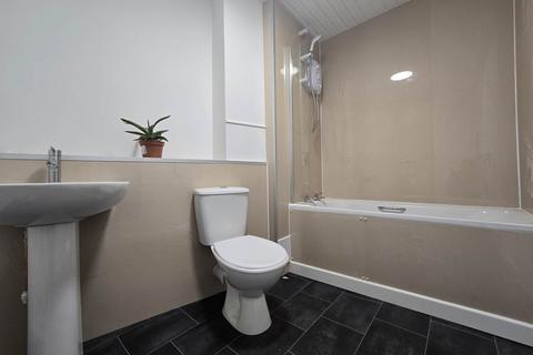 2 bedroom flat to rent, 12 3/R Dundonald Street, ,