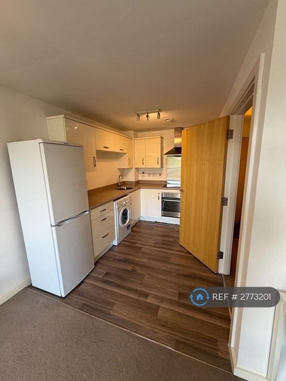 Apartment in Salford - View 5