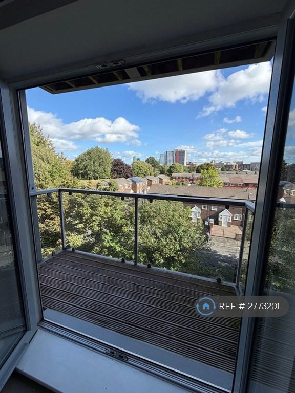 Apartment in Salford - More