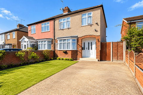 3 bedroom semi-detached house to rent, Heath Road, UXBRIDGE, UB10 0SN