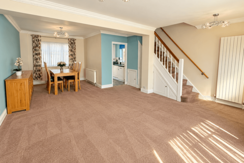 3 bedroom semi-detached house to rent, Heath Road, UXBRIDGE, UB10 0SN