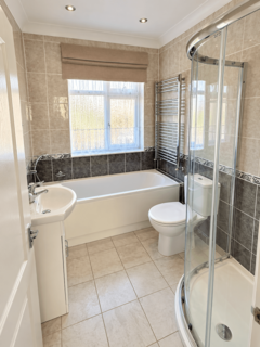 3 bedroom semi-detached house to rent, Heath Road, UXBRIDGE, UB10 0SN